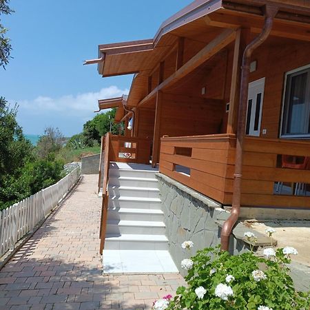 Plazhi Gjeneralit - Small Cabins - Bungalows - Apartaments - Villas - Suite Kavaje Extérieur photo