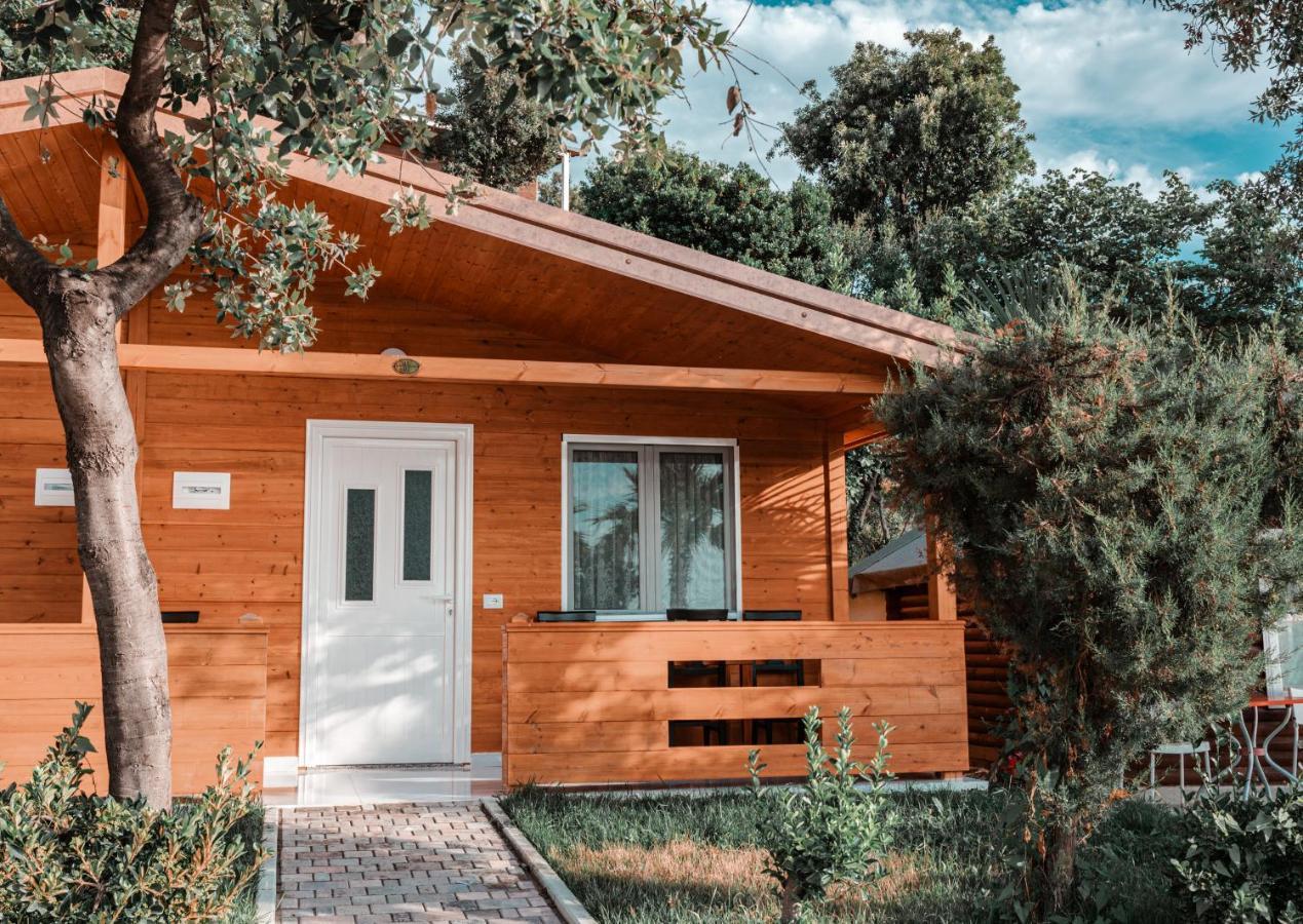 Plazhi Gjeneralit - Small Cabins - Bungalows - Apartaments - Villas - Suite Kavaje Extérieur photo