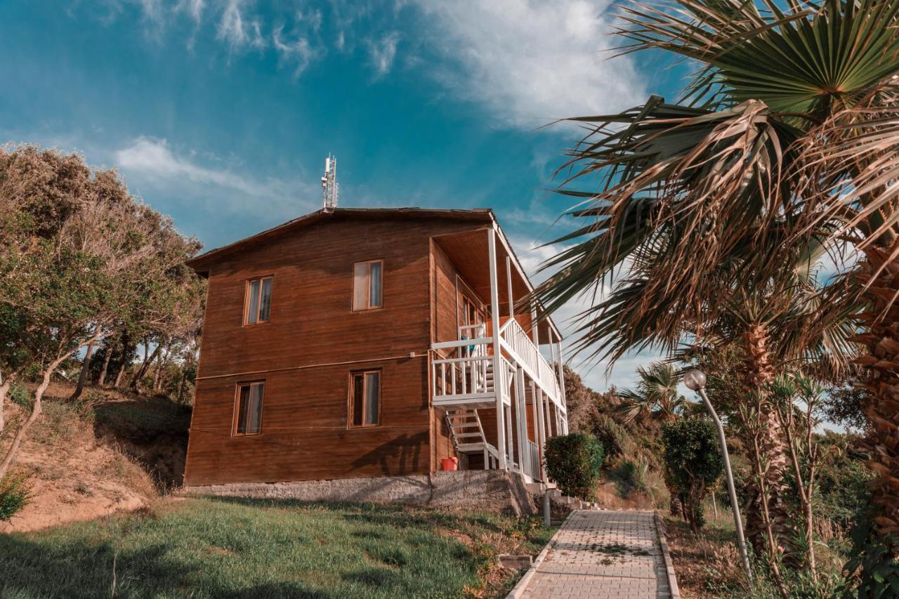 Plazhi Gjeneralit - Small Cabins - Bungalows - Apartaments - Villas - Suite Kavaje Extérieur photo
