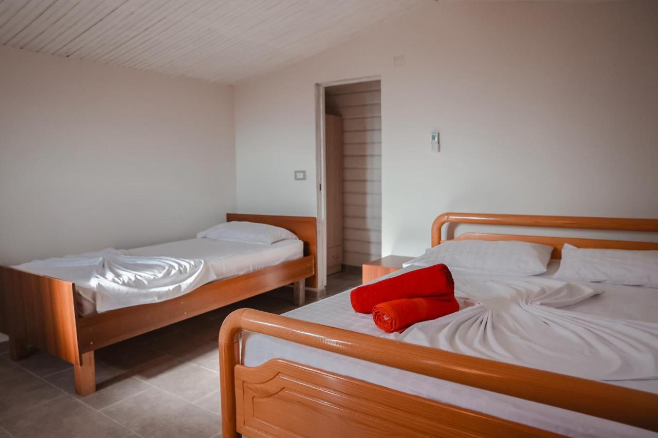 Plazhi Gjeneralit - Small Cabins - Bungalows - Apartaments - Villas - Suite Kavaje Extérieur photo