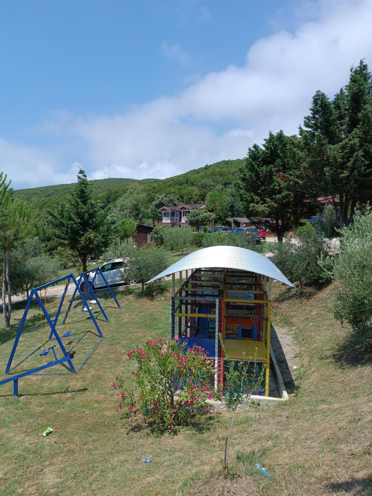 Plazhi Gjeneralit - Small Cabins - Bungalows - Apartaments - Villas - Suite Kavaje Extérieur photo
