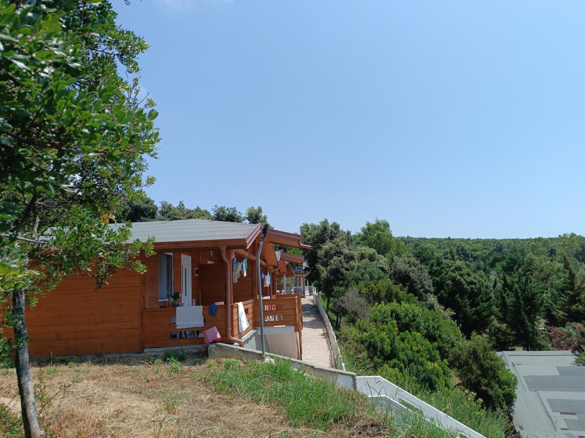 Plazhi Gjeneralit - Small Cabins - Bungalows - Apartaments - Villas - Suite Kavaje Extérieur photo