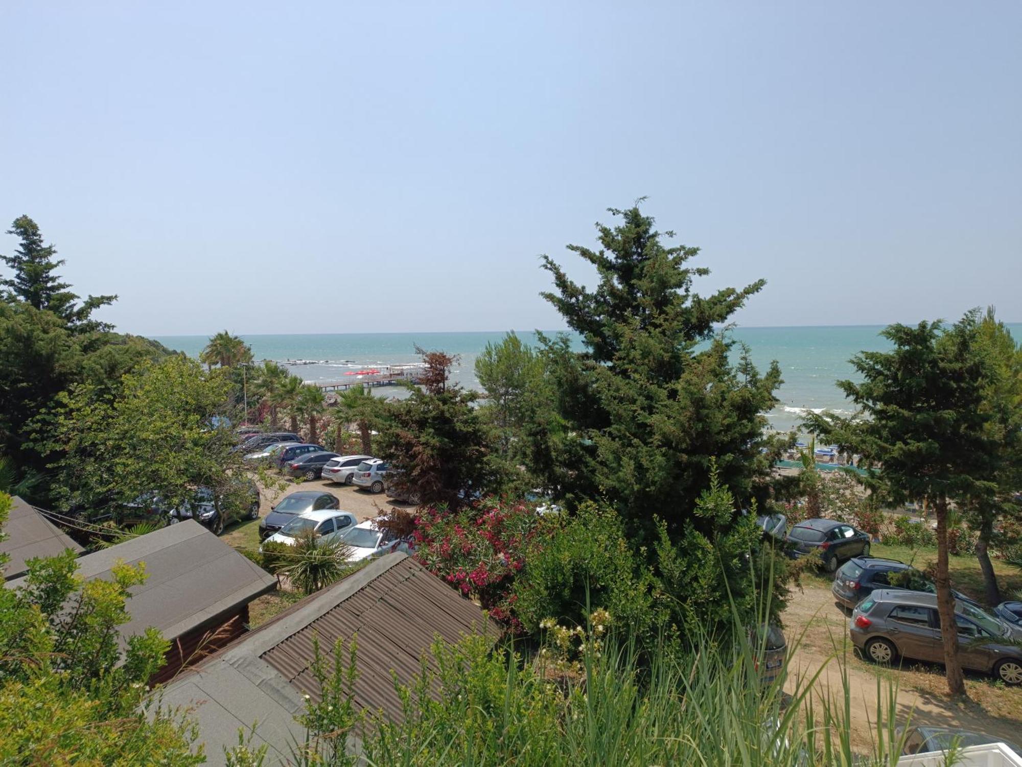 Plazhi Gjeneralit - Small Cabins - Bungalows - Apartaments - Villas - Suite Kavaje Extérieur photo