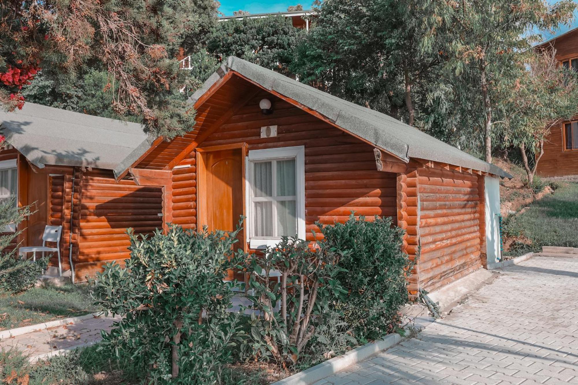Plazhi Gjeneralit - Small Cabins - Bungalows - Apartaments - Villas - Suite Kavaje Extérieur photo